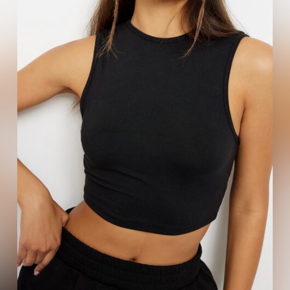 🛑SOLD🛑Black High Neck Soft Cropped Tank Size Large - Picture 2 of 3